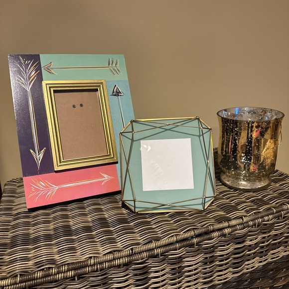 Arrowhead picture frame and gold vase bundle - Picture 1 of 1